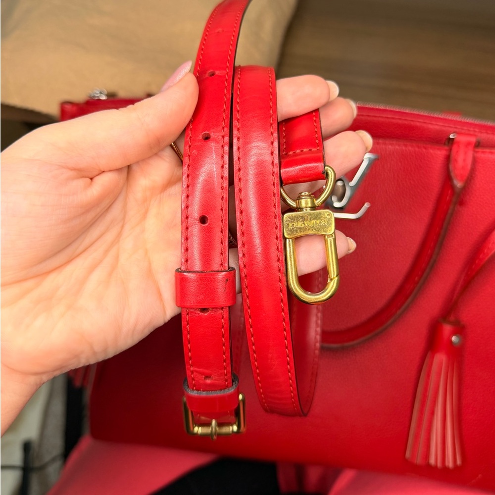 Louis Vuitton Rubis Pebbled Leather Lockmeto Bag - Picture 17 of 17